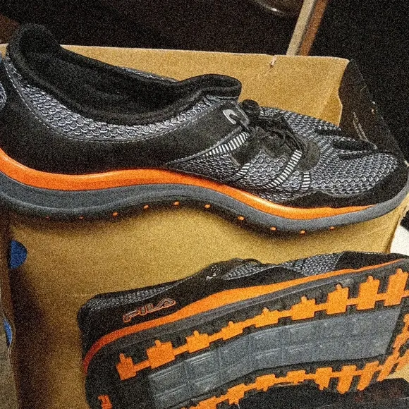 Fila Skele-Toes Trail Shoes in Black and Gray