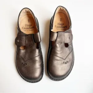 Finn Comfort- Nashville Bronze Leather Closed Toe Comfort Shoes