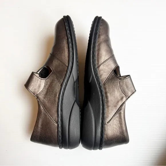 Finn Comfort- Nashville Bronze Leather Closed Toe Comfort Shoes