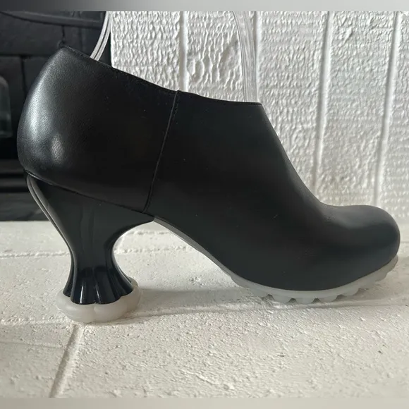 Fluevog NEW W/O BOX Cosmos Opposition black/white sole sexy side-buckled heel -8