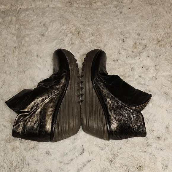 Fly London Metallic Yip Boot Womens Size 39