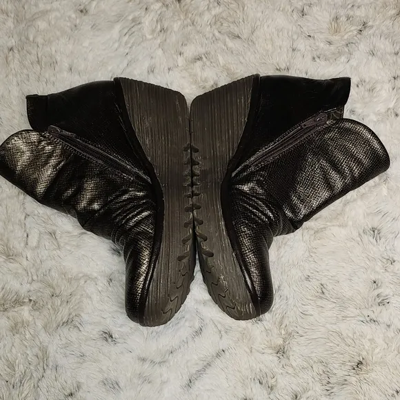 Fly London Metallic Yip Boot Womens Size 39