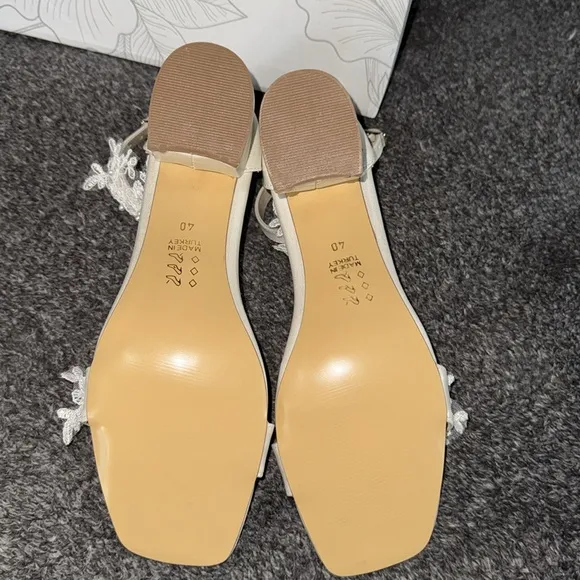 FOREVER &amp; ALWAYS PEARL AND LACE CREAM BRIDAL SHOES US SIZE 9 FLORA
