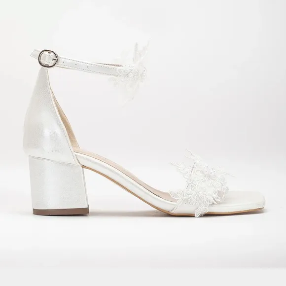 FOREVER &amp; ALWAYS PEARL AND LACE CREAM BRIDAL SHOES US SIZE 9 FLORA