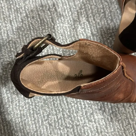 Free people womens Cedar Clog  Chestnut Leather shoes