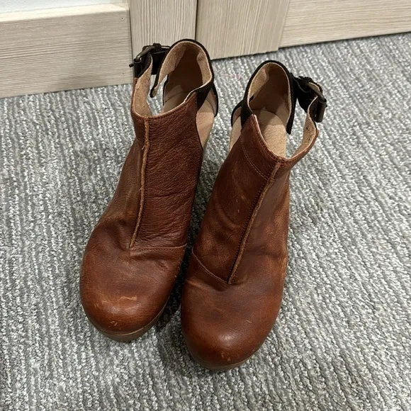 Free people womens Cedar Clog  Chestnut Leather shoes