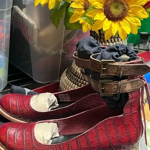 FREEBIRD BY STEVEN Maribel Red Crocodile Mary Jane’s  Ankle Straps Shoes Size 8