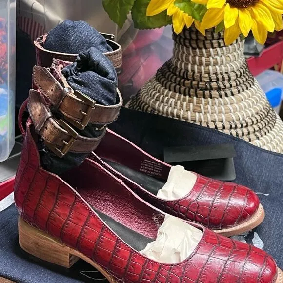 FREEBIRD BY STEVEN Maribel Red Crocodile Mary Jane’s  Ankle Straps Shoes Size 8