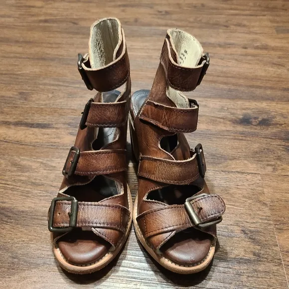 Freebird Quail Brown Leather Cut Out Buckle Sandals Shoes 6