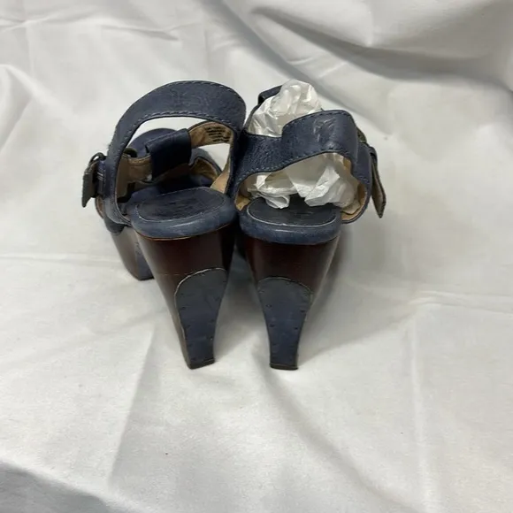Frye leather slate blue Tamara bucket T buckle sandal heel shoes size 8.5