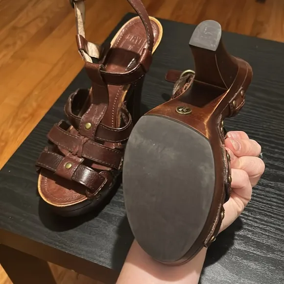 🆕🏷️Frye Leather Wooden Heeled Sandals