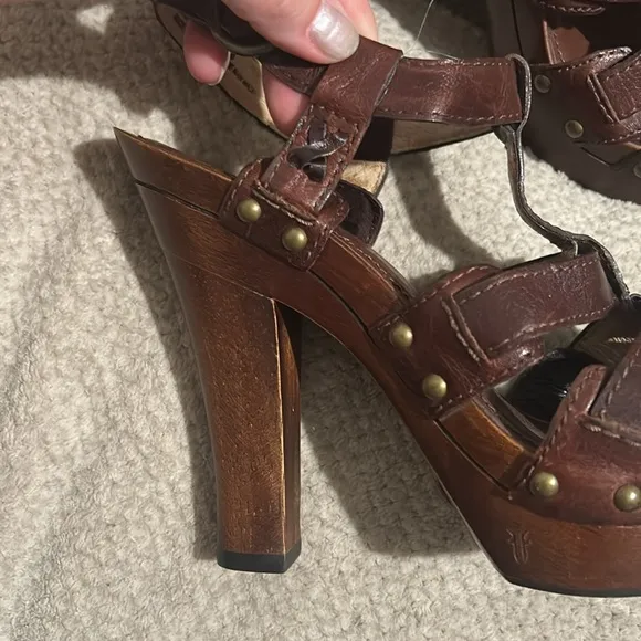 🆕🏷️Frye Leather Wooden Heeled Sandals
