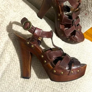 🆕🏷️Frye Leather Wooden Heeled Sandals