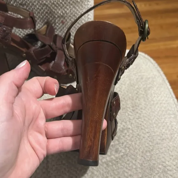 🆕🏷️Frye Leather Wooden Heeled Sandals