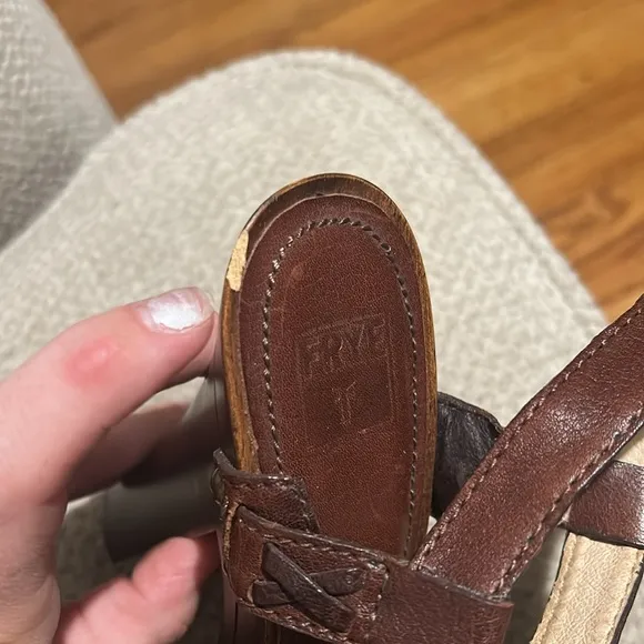 🆕🏷️Frye Leather Wooden Heeled Sandals