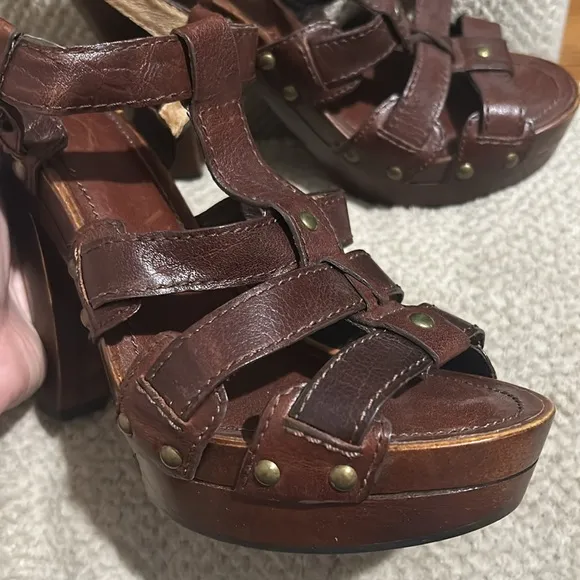🆕🏷️Frye Leather Wooden Heeled Sandals