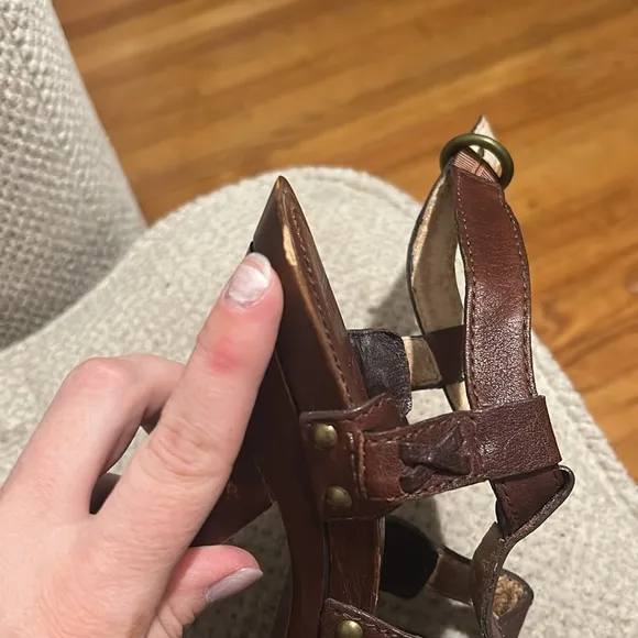 🆕🏷️Frye Leather Wooden Heeled Sandals