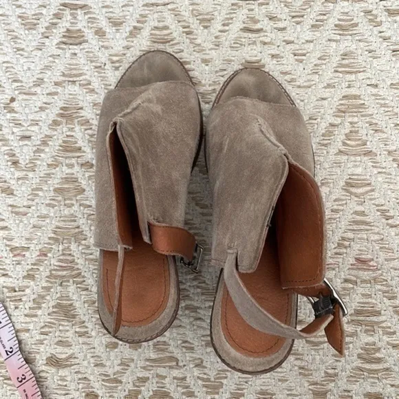 FRYE size 9 suede leather shoes, open toe booties