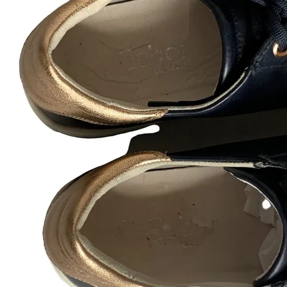 Gabor comfort sneaker in navy and rose gold‎ tennis shoe. Size 9.5
