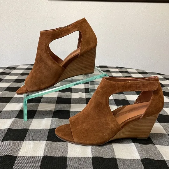 Gentle Souls Lunette Shoes Size 9.5 Open Peep Toe Wedge Brown Suede Leather