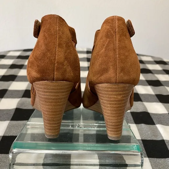 Gentle Souls Lunette Shoes Size 9.5 Open Peep Toe Wedge Brown Suede Leather