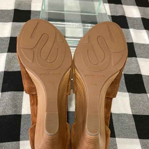Gentle Souls Lunette Shoes Size 9.5 Open Peep Toe Wedge Brown Suede Leather