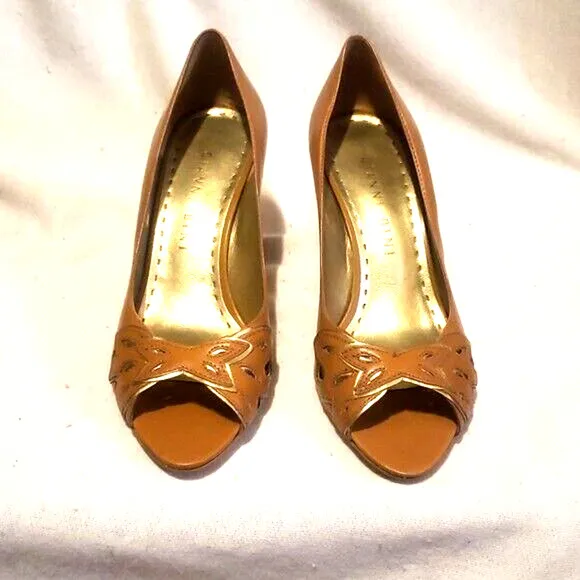 GIANNI BINI LEATHER w GOLD trim Open Toe PUMPS BRAND NEW, DILLARD'S Sz 6M