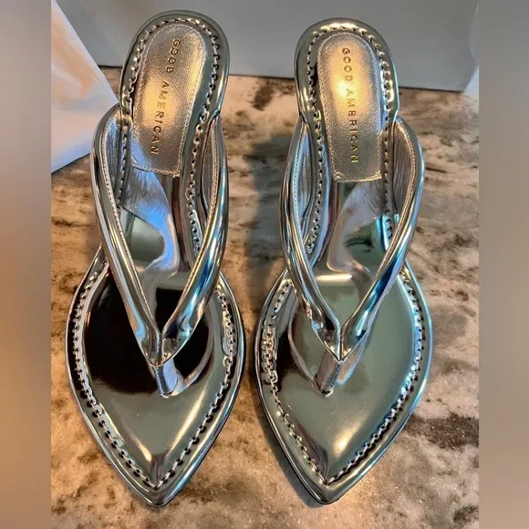 Good American Silver &amp; Clear Lucite Wedge Heel Patent Leather Thong Heel 6.5