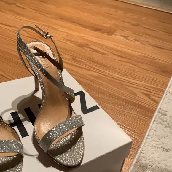 Gorgeous sparkly shoes
