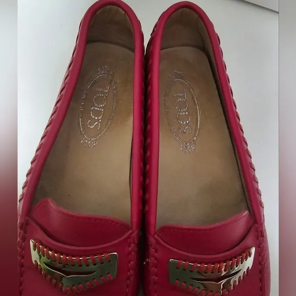 GUC TOD'S LEATHER MOCASSIN SHOES SIZE 39