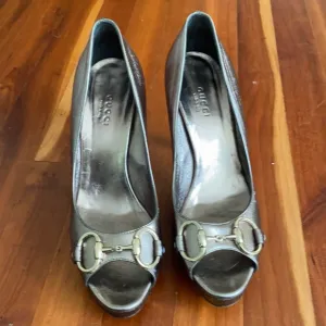 Gucci Horsebit Pewter Leather Peep Toe Pumps