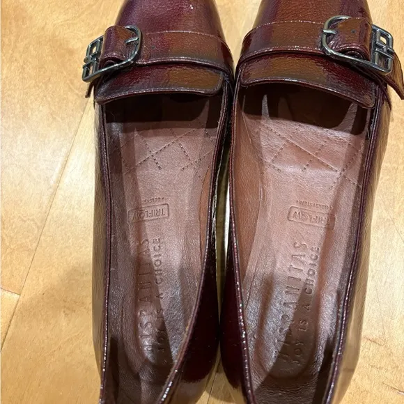 Hispanitas patent leather shoes burgundy small heel Spain 38 or 7