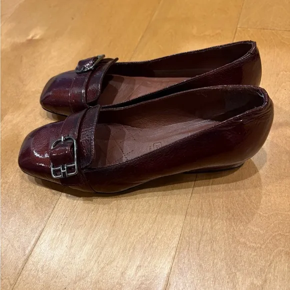 Hispanitas patent leather shoes burgundy small heel Spain 38 or 7