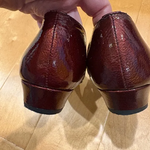 Hispanitas patent leather shoes burgundy small heel Spain 38 or 7