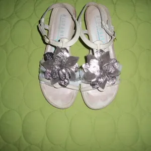 Hispanitas Vintage 2012 White Sandals with Flower