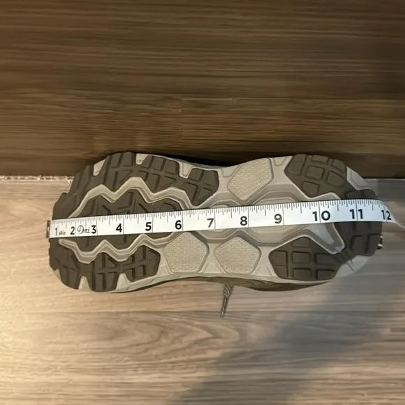Hoka Men’s One One Gray W Challenger Waterproof Low GTX Running Shoes 8.5 D