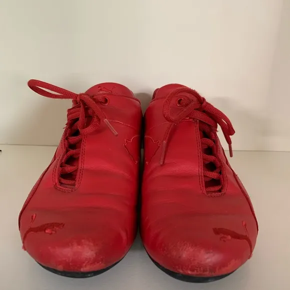 Hold Vintage Puma Ferrari racing shoes