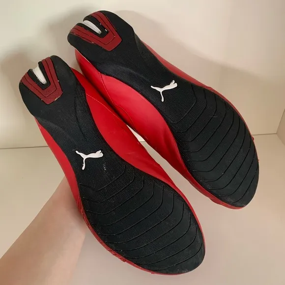 Hold Vintage Puma Ferrari racing shoes