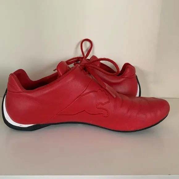 Hold Vintage Puma Ferrari racing shoes