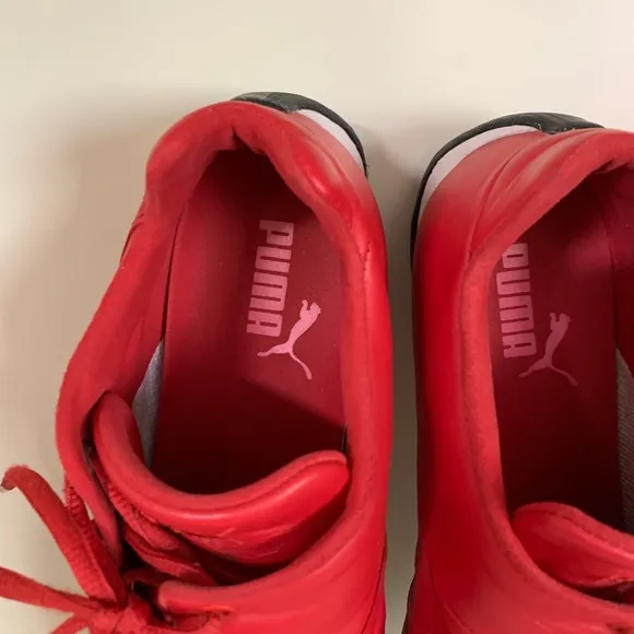 Hold Vintage Puma Ferrari racing shoes