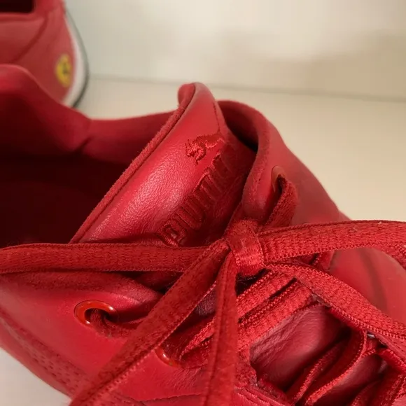 Hold Vintage Puma Ferrari racing shoes
