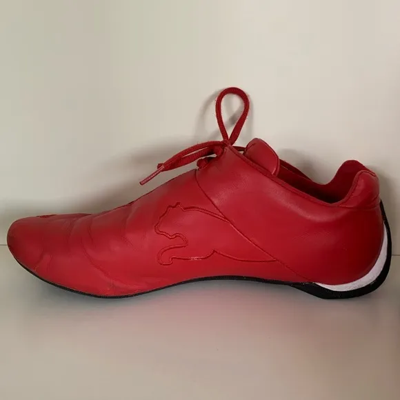 Hold Vintage Puma Ferrari racing shoes
