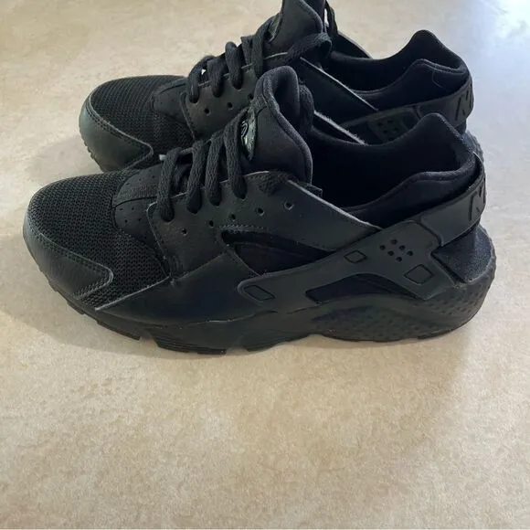 Huarache by Nike Shoes size 6Y 6 Youth all Black sneakers boys or girls