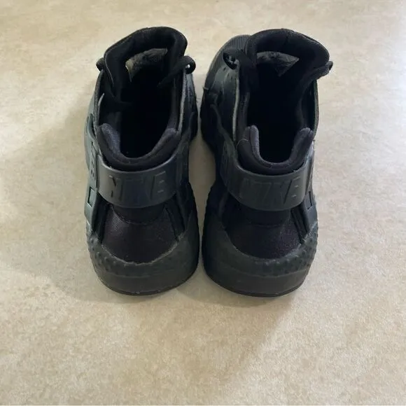 Huarache by Nike Shoes size 6Y 6 Youth all Black sneakers boys or girls