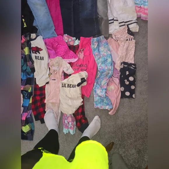 HUGE GIRLS LOT BUNDLE MIX SEASONS SIZE 6/7