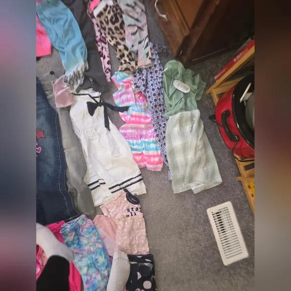 HUGE GIRLS LOT BUNDLE MIX SEASONS SIZE 6/7