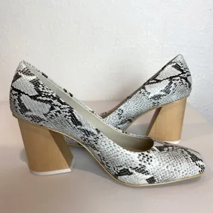 Imagine Vince Camuto Quinna Capri Snake Pump NEW