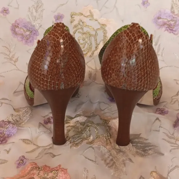 Isabella Fiore Women's Brown and Green Open-Toe Heels