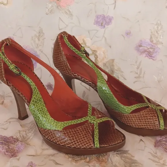Isabella Fiore Women's Brown and Green Open-Toe Heels