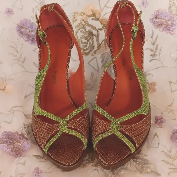 Isabella Fiore Women's Brown and Green Open-Toe Heels